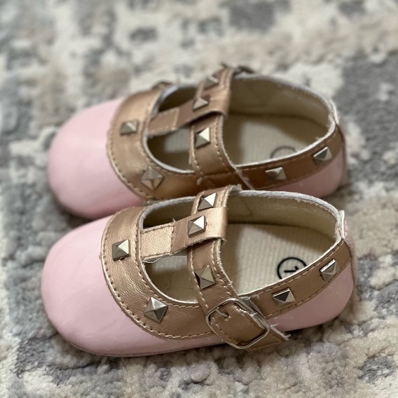 COPY - Pink Patent leather rock stud baby flats - Picture 2 of 3